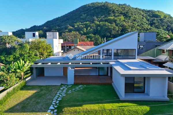 Casa em Condomínio à venda com 281m², 3 quartos, 3 suítes, 6 vagas no bairro Rio Tavares em Florianópolis