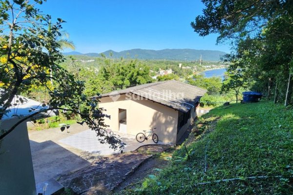 Casa à venda com 98m², 3 quartos, 1 vaga no bairro Barra da Lagoa em Florianópolis