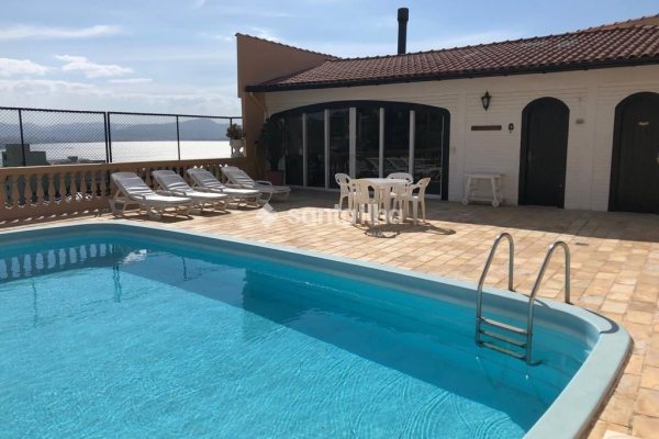 Casa à venda com 416m², 4 quartos, 2 suítes, 4 vagas no bairro Agronômica em Florianópolis