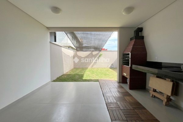Casa para alugar com 201m², 3 quartos, 1 suíte, 2 vagas no bairro Campeche em Florianópolis