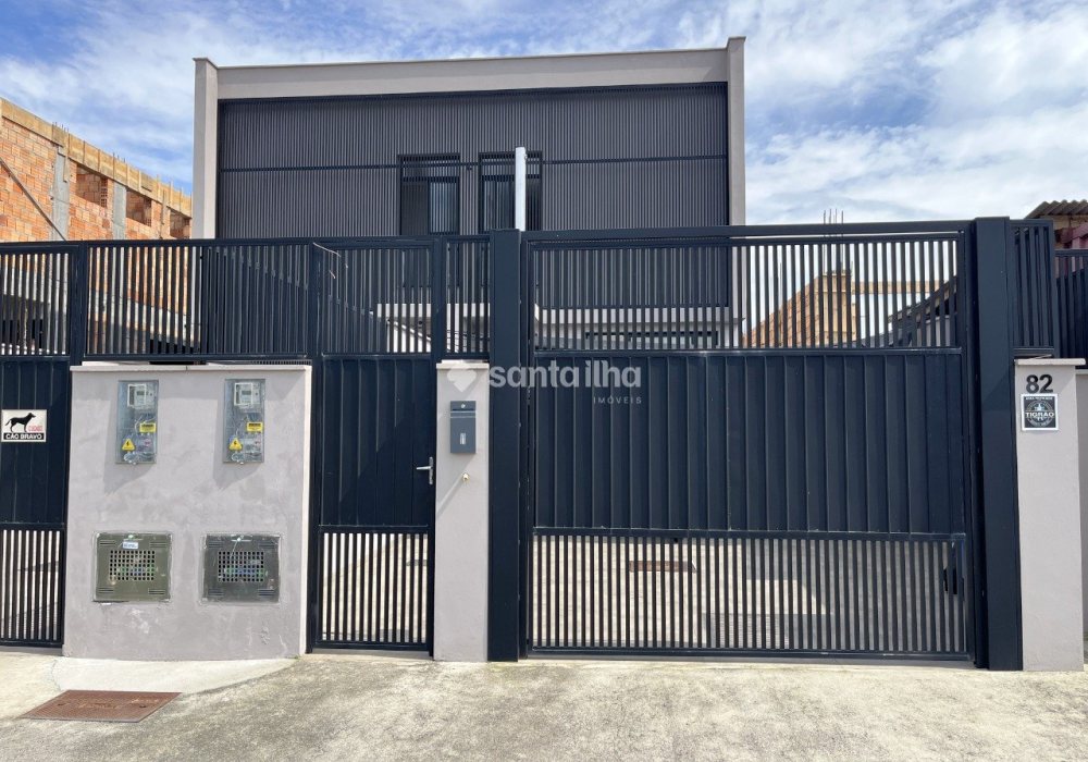 Casa para alugar com 201m², 3 quartos, 1 suíte, 2 vagas no bairro Campeche em Florianópolis - Foto 1