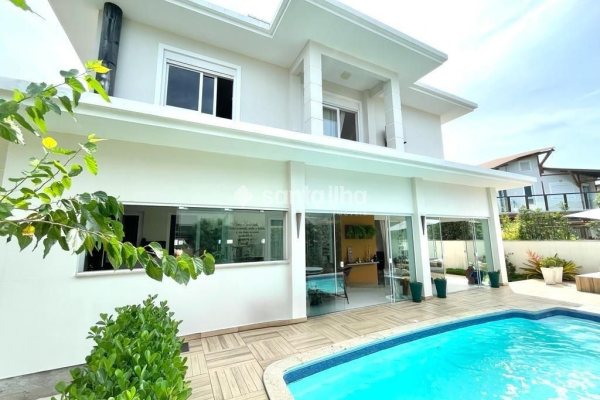 Casa em Condomínio para alugar ou comprar com 358m², 4 quartos, 4 suítes, 3 vagas no bairro Rio Tavares em Florianopolis