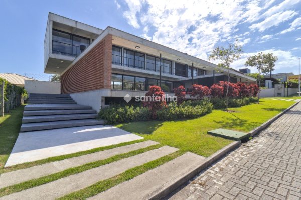 Casa em Condomínio à venda com 648m², 4 quartos, 4 suítes, 4 vagas no bairro Rio Tavares em Florianópolis
