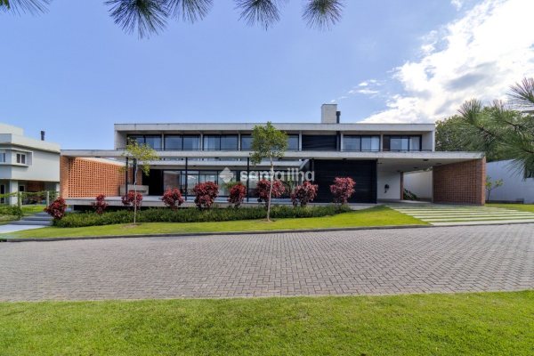 Casa em Condomínio à venda com 648m², 4 quartos, 4 suítes, 4 vagas no bairro Rio Tavares em Florianópolis