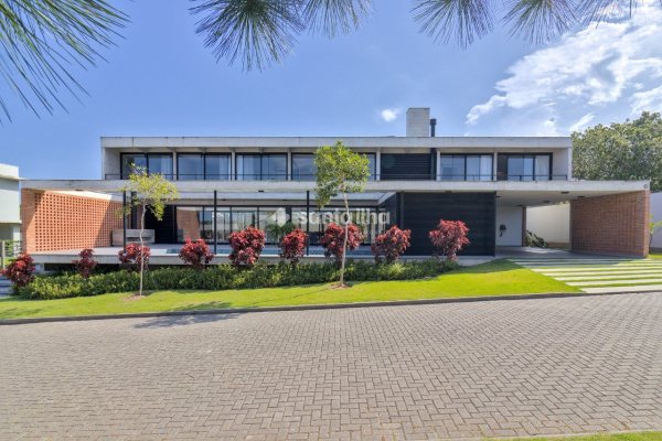 Casa em Condomínio à venda com 648m², 4 quartos, 4 suítes, 4 vagas no bairro Rio Tavares em Florianópolis