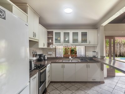 Casa para alugar com 271m², 4 quartos, 1 suíte, 2 vagas no bairro Campeche em Florianópolis - Foto 6