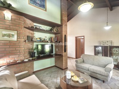 Casa para alugar com 271m², 4 quartos, 1 suíte, 2 vagas no bairro Campeche em Florianópolis - Foto 4