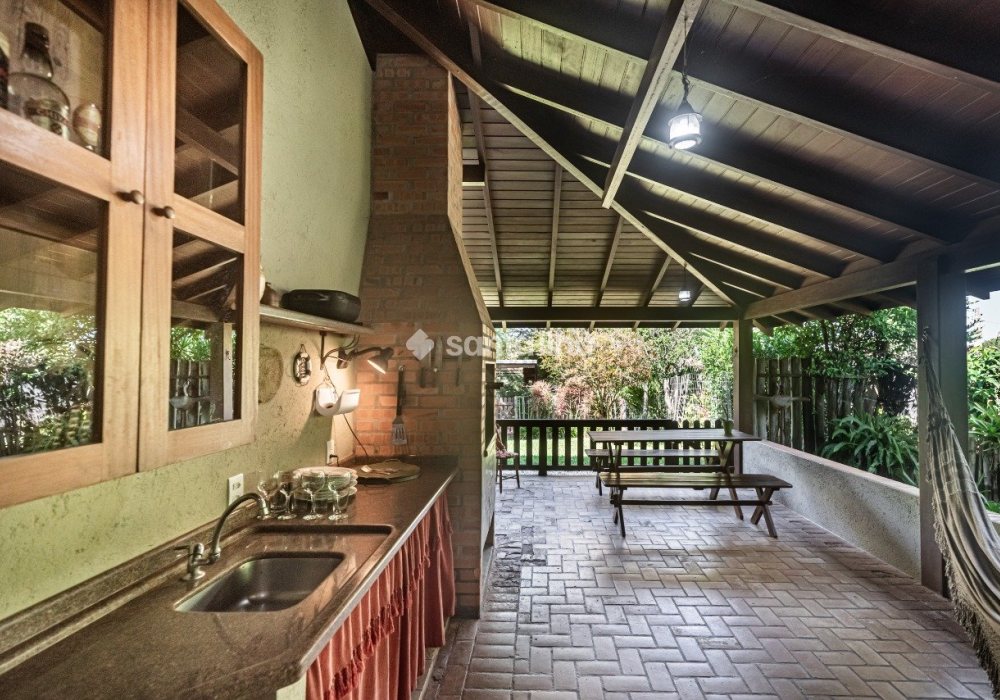 Casa para alugar com 271m², 4 quartos, 1 suíte, 2 vagas no bairro Campeche em Florianópolis - Foto 1