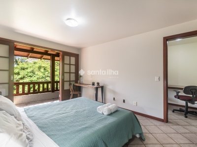 Casa para alugar com 271m², 4 quartos, 1 suíte, 2 vagas no bairro Campeche em Florianópolis - Foto 13