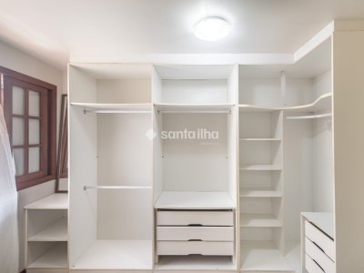 Casa para alugar com 271m², 4 quartos, 1 suíte, 2 vagas no bairro Campeche em Florianópolis - Foto 17