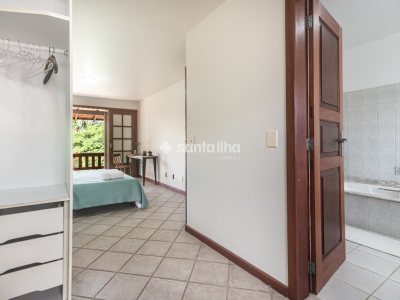 Casa para alugar com 271m², 4 quartos, 1 suíte, 2 vagas no bairro Campeche em Florianópolis - Foto 18