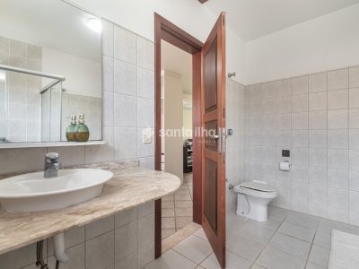 Casa para alugar com 271m², 4 quartos, 1 suíte, 2 vagas no bairro Campeche em Florianópolis - Foto 33