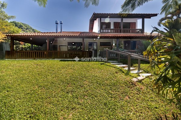 Casa para alugar com 271m², 4 quartos, 1 suíte, 2 vagas no bairro Campeche em Florianópolis