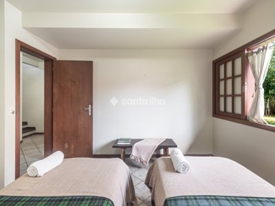 Casa para alugar com 271m², 4 quartos, 1 suíte, 2 vagas no bairro Campeche em Florianópolis - Foto 28