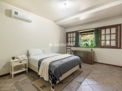 Casa para alugar com 271m², 4 quartos, 1 suíte, 2 vagas no bairro Campeche em Florianópolis - Foto 23