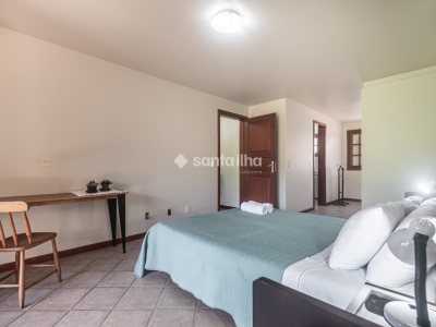 Casa para alugar com 271m², 4 quartos, 1 suíte, 2 vagas no bairro Campeche em Florianópolis - Foto 15