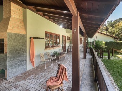 Casa para alugar com 271m², 4 quartos, 1 suíte, 2 vagas no bairro Campeche em Florianópolis - Foto 41