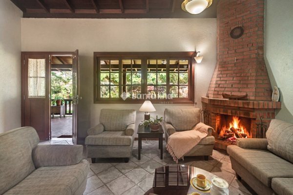 Casa para alugar com 271m², 4 quartos, 1 suíte, 2 vagas no bairro Campeche em Florianópolis