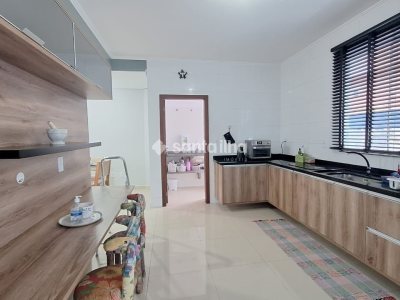 Casa à venda com 135m², 3 quartos, 1 suíte, 2 vagas no bairro Campeche em Florianópolis - Foto 10