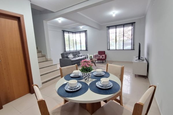 Casa à venda com 135m², 3 quartos, 1 suíte, 2 vagas no bairro Campeche em Florianópolis