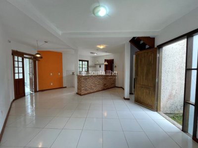 Casa para alugar com 110m², 3 quartos, 1 suíte, 4 vagas no bairro Ribeirão da Ilha em Florianópolis - Foto 2