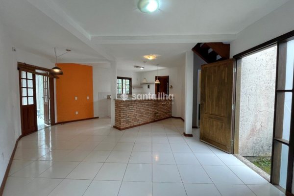 Casa para alugar com 110m², 3 quartos, 1 suíte, 4 vagas no bairro Ribeirão da Ilha em Florianópolis