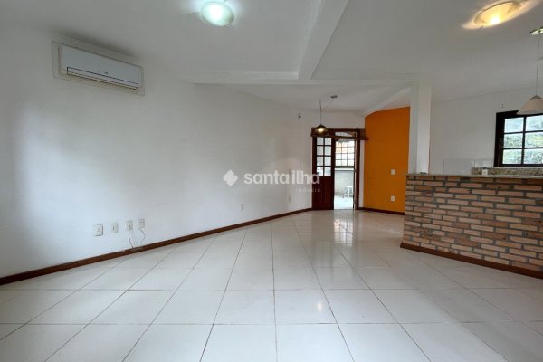 Casa para alugar com 110m², 3 quartos, 1 suíte, 4 vagas no bairro Ribeirão da Ilha em Florianópolis