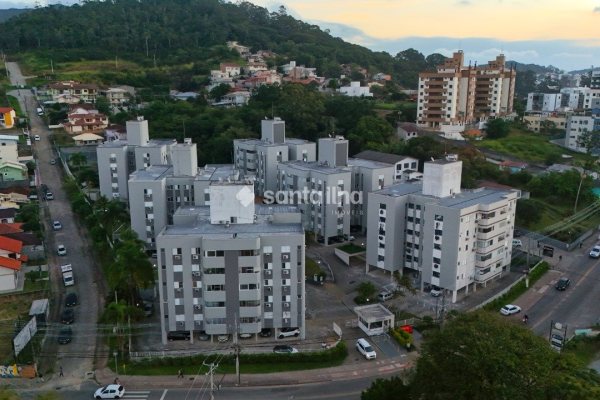 Apartamento à venda com 109m², 4 quartos, 1 suíte, 1 vaga no bairro Córrego Grande em Florianópolis