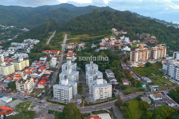 Apartamento à venda com 109m², 4 quartos, 1 suíte, 1 vaga no bairro Córrego Grande em Florianópolis