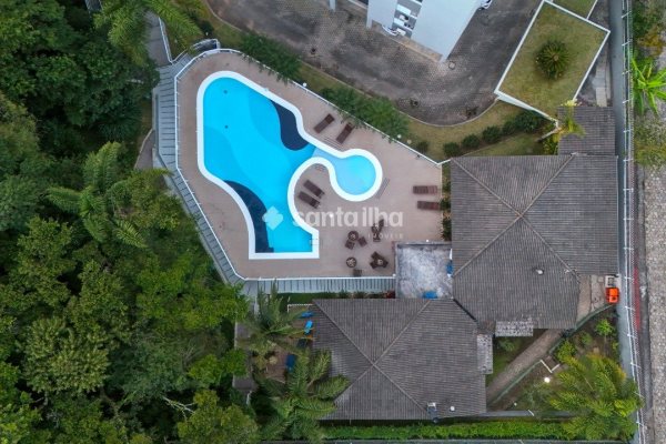 Apartamento à venda com 109m², 4 quartos, 1 suíte, 1 vaga no bairro Córrego Grande em Florianópolis