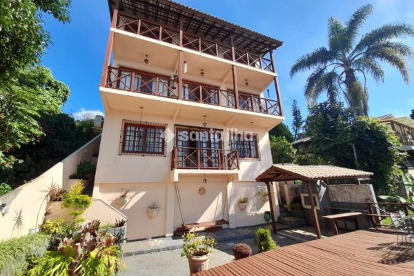 Casa à venda com 320m², 3 quartos, 1 suíte, 3 vagas no bairro Lagoa da Conceição em Florianópolis