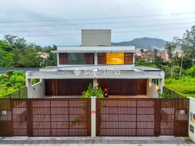 Casa à venda com 236m², 3 quartos, 3 suítes, 4 vagas no bairro Córrego Grande em Florianópolis - Foto 2