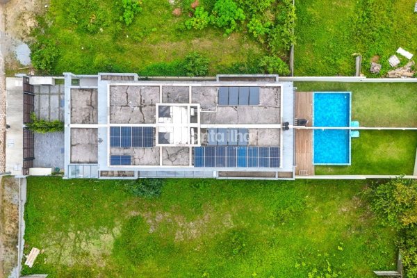 Casa à venda com 236m², 3 quartos, 3 suítes, 4 vagas no bairro Córrego Grande em Florianópolis