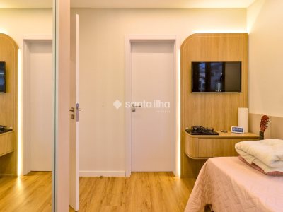 Casa à venda com 236m², 3 quartos, 3 suítes, 4 vagas no bairro Córrego Grande em Florianópolis - Foto 35