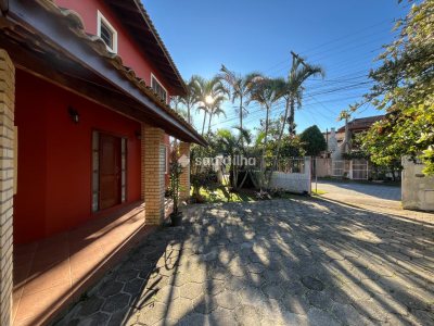 Casa para alugar com 220m², 4 quartos, 2 suítes, 5 vagas no bairro Campeche em Florianópolis - Foto 44