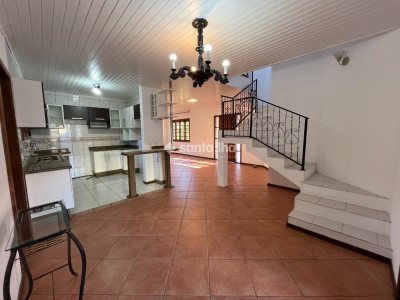 Casa para alugar com 220m², 4 quartos, 2 suítes, 5 vagas no bairro Campeche em Florianópolis - Foto 2
