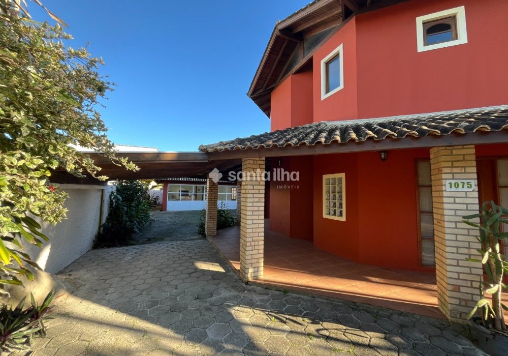 Casa para alugar com 220m², 4 quartos, 2 suítes, 5 vagas no bairro Campeche em Florianópolis - Foto 1