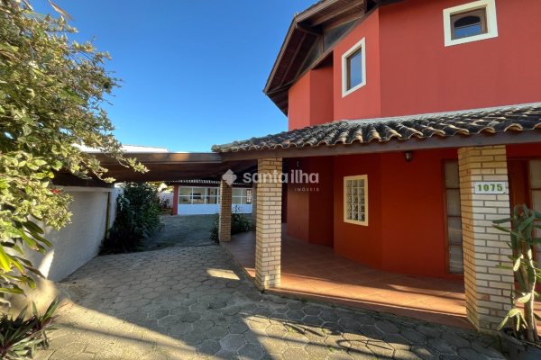 Casa para alugar com 220m², 4 quartos, 2 suítes, 5 vagas no bairro Campeche em Florianópolis
