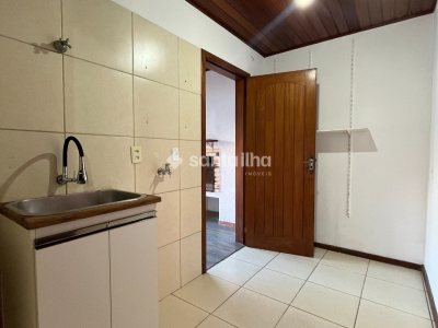 Casa para alugar com 220m², 4 quartos, 2 suítes, 5 vagas no bairro Campeche em Florianópolis - Foto 15