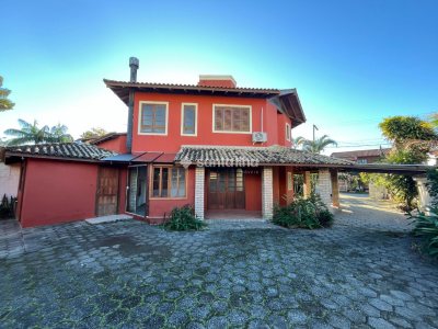 Casa para alugar com 220m², 4 quartos, 2 suítes, 5 vagas no bairro Campeche em Florianópolis - Foto 45