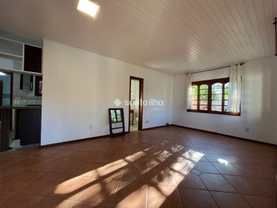 Casa para alugar com 220m², 4 quartos, 2 suítes, 5 vagas no bairro Campeche em Florianópolis - Foto 4