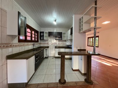 Casa para alugar com 220m², 4 quartos, 2 suítes, 5 vagas no bairro Campeche em Florianópolis - Foto 12