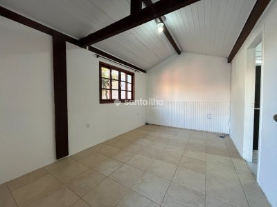 Casa para alugar com 220m², 4 quartos, 2 suítes, 5 vagas no bairro Campeche em Florianópolis - Foto 32