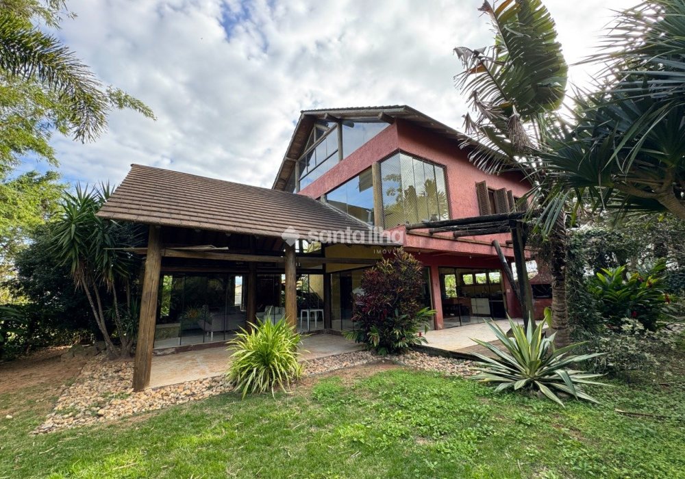 Casa à venda com 241m², 3 quartos, 1 suíte, 1 vaga no bairro Campeche em Florianópolis - Foto 1