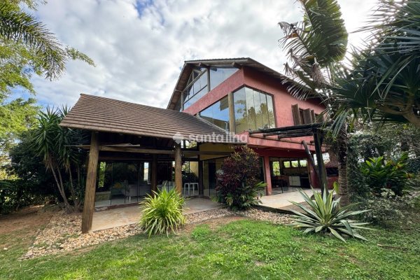 Casa à venda com 241m², 3 quartos, 1 suíte, 1 vaga no bairro Campeche em Florianópolis