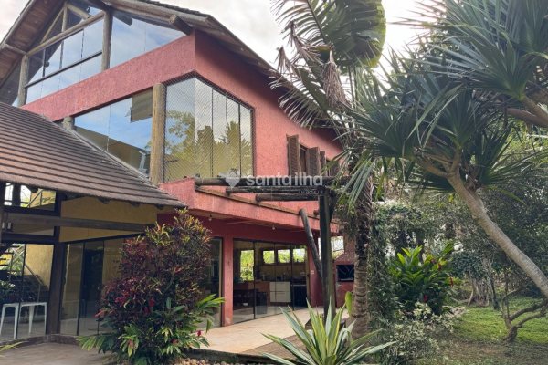 Casa à venda com 241m², 3 quartos, 1 suíte, 1 vaga no bairro Campeche em Florianópolis