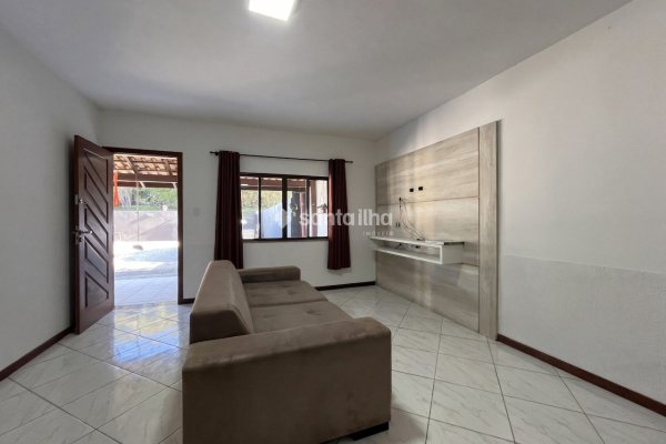 Casa para alugar com 100m², 2 quartos, 1 suíte, 4 vagas no bairro Morro das Pedras em Florianópolis