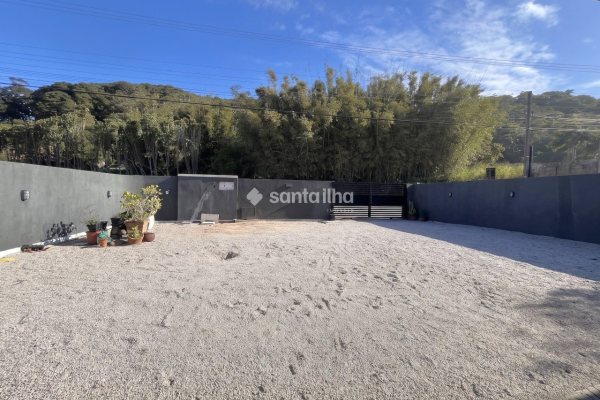 Casa para alugar com 100m², 2 quartos, 1 suíte, 4 vagas no bairro Morro das Pedras em Florianópolis