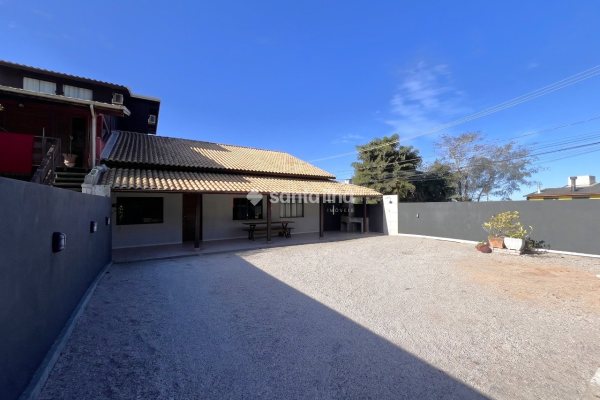 Casa para alugar com 100m², 2 quartos, 1 suíte, 4 vagas no bairro Morro das Pedras em Florianópolis