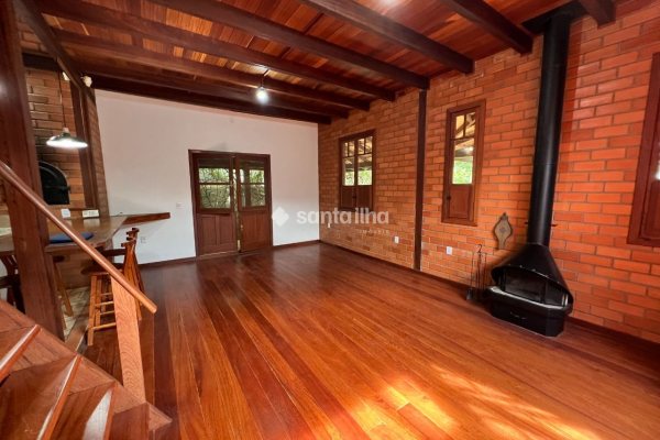 Casa à venda com 154m², 3 quartos, 2 vagas no bairro Rio Tavares em Florianópolis